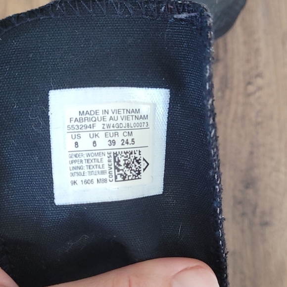 Great used condition Unique Converse - Picture 4 of 4